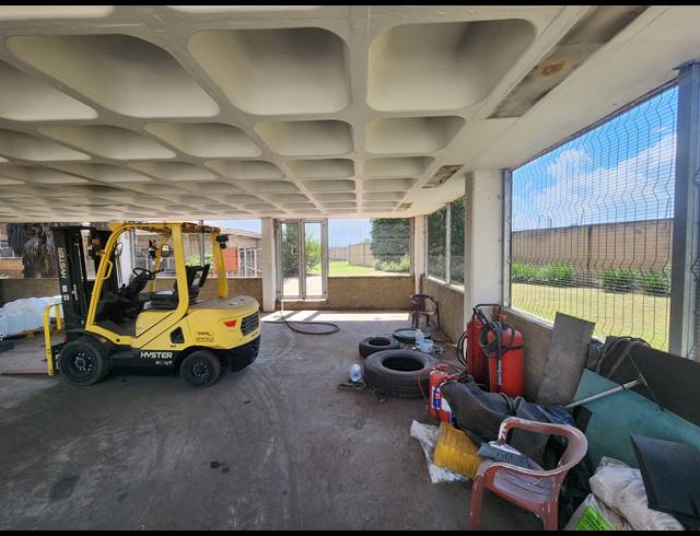 330M² WAREHOUSE TO LET IN ROODEKOP
